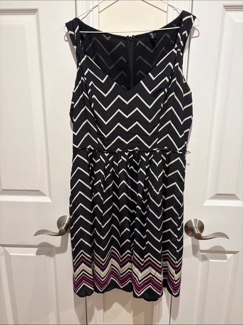 Sleeveless Chevron-Print Mini Dress in Black with Pink Accent
